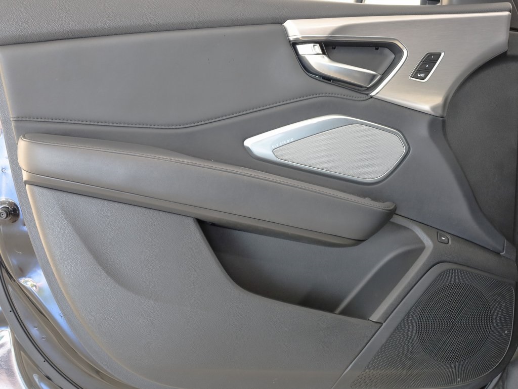 Vehicle image 26 of 39