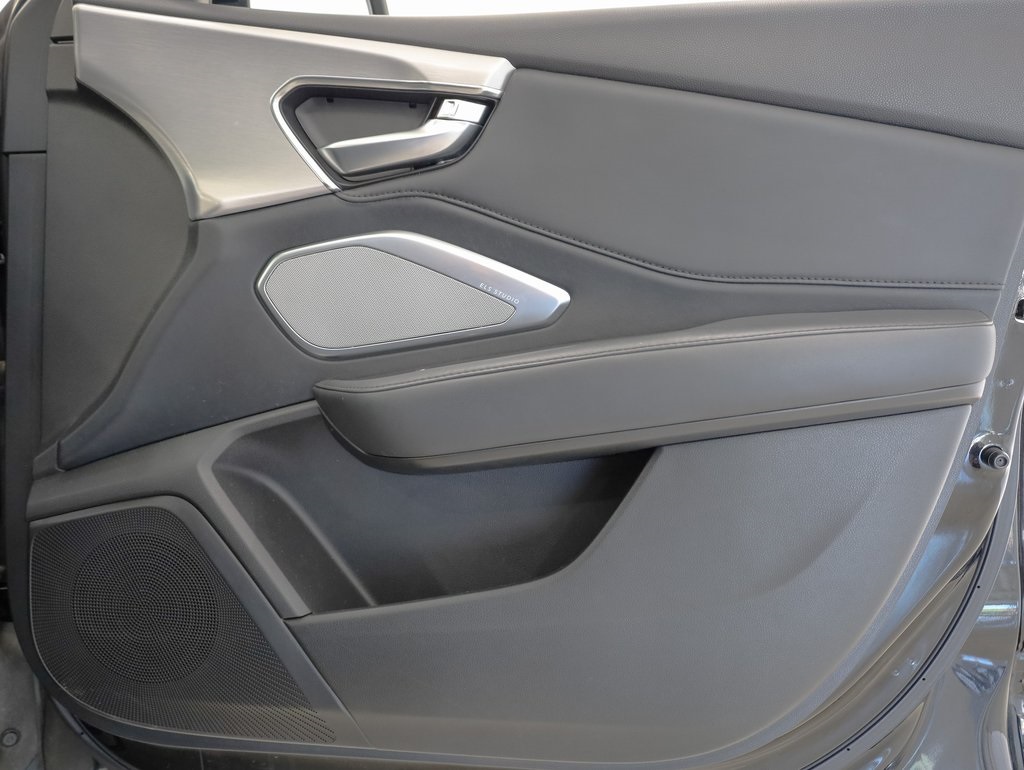 Vehicle image 27 of 39