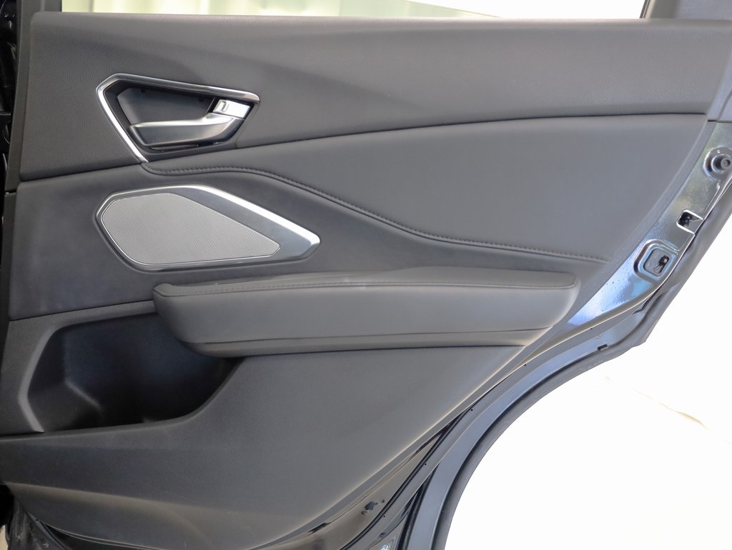 Vehicle image 25 of 39