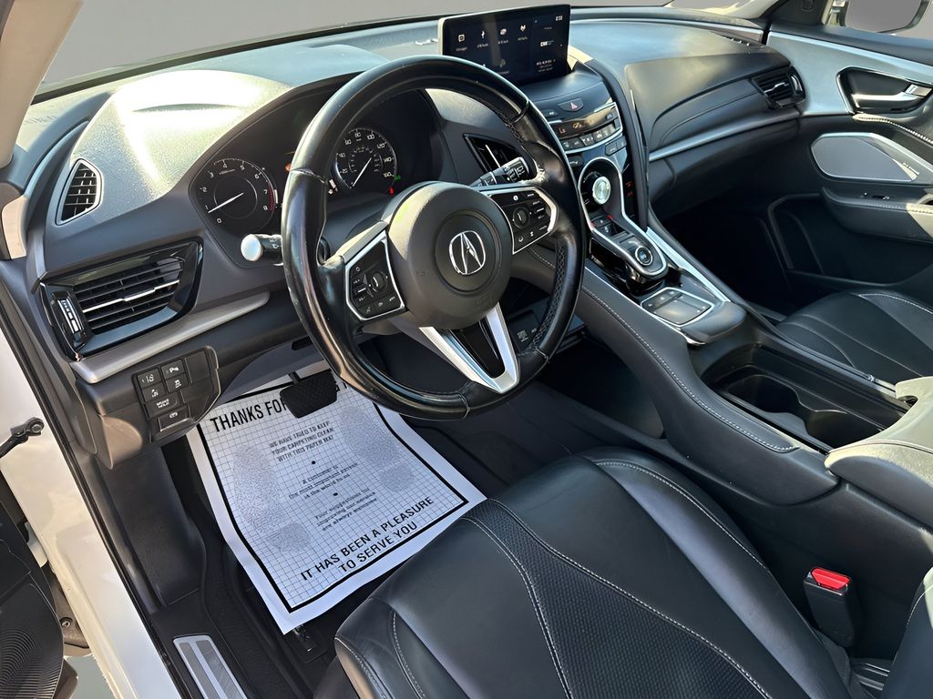 Vehicle image 11 of 24