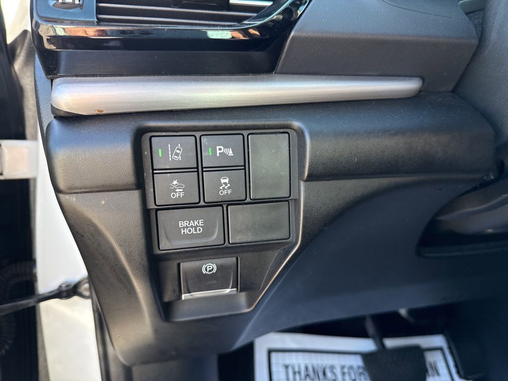 Vehicle image 21 of 24