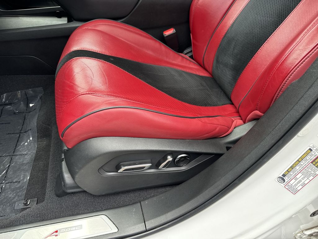 Vehicle image 12 of 26