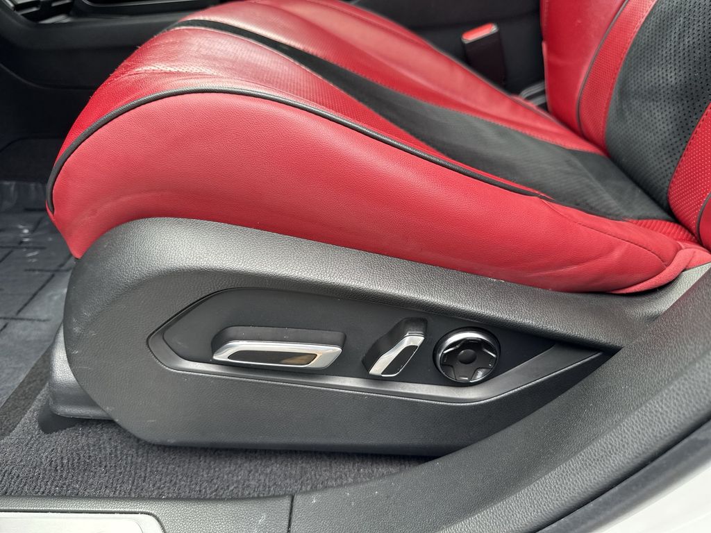 Vehicle image 13 of 26