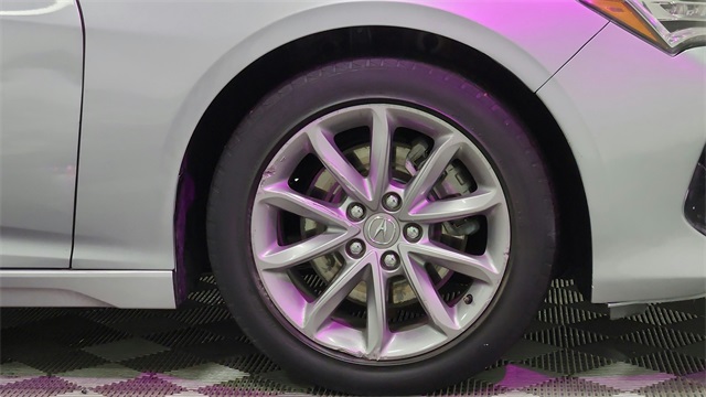 Vehicle image 25 of 26