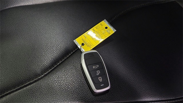 Vehicle image 15 of 26