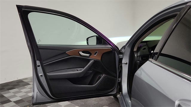 Vehicle image 18 of 26