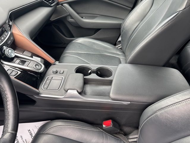Vehicle image 9 of 17