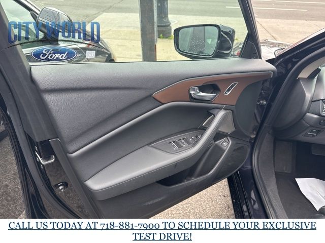 Vehicle image 6 of 17