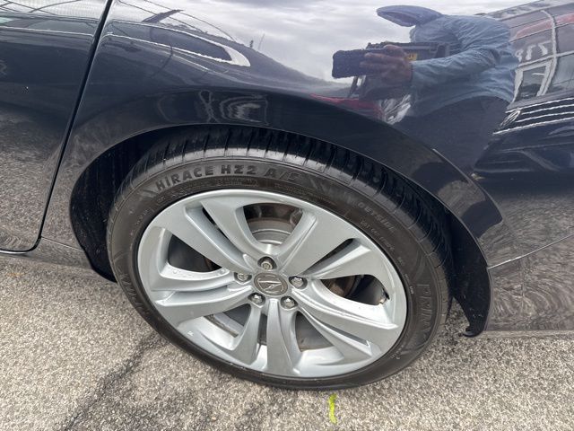 Vehicle image 12 of 17