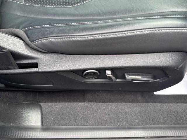 Vehicle image 16 of 17