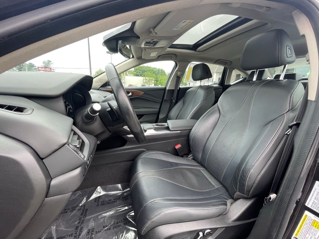 Vehicle image 20 of 34