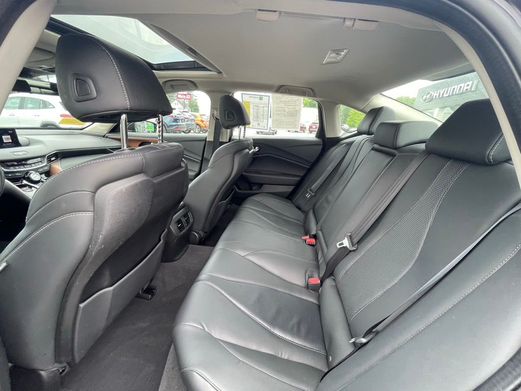 Vehicle image 15 of 34