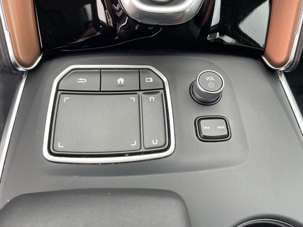 Vehicle image 27 of 34