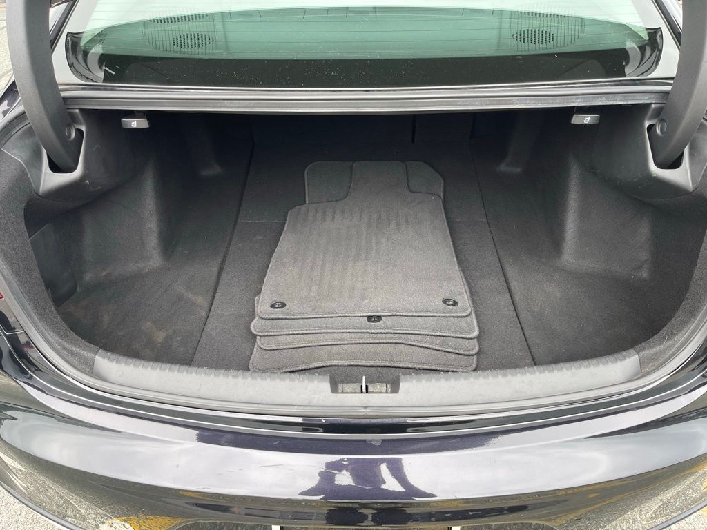 Vehicle image 32 of 34