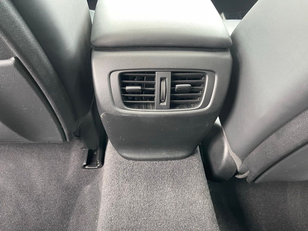 Vehicle image 14 of 34