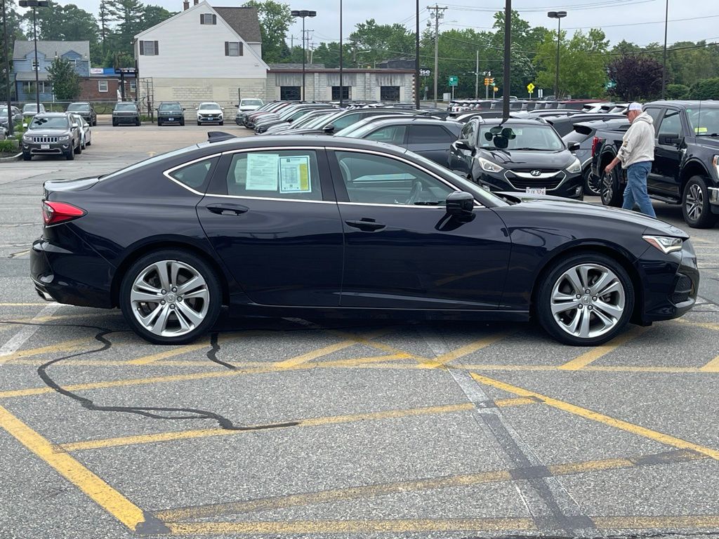 Vehicle image 4 of 34