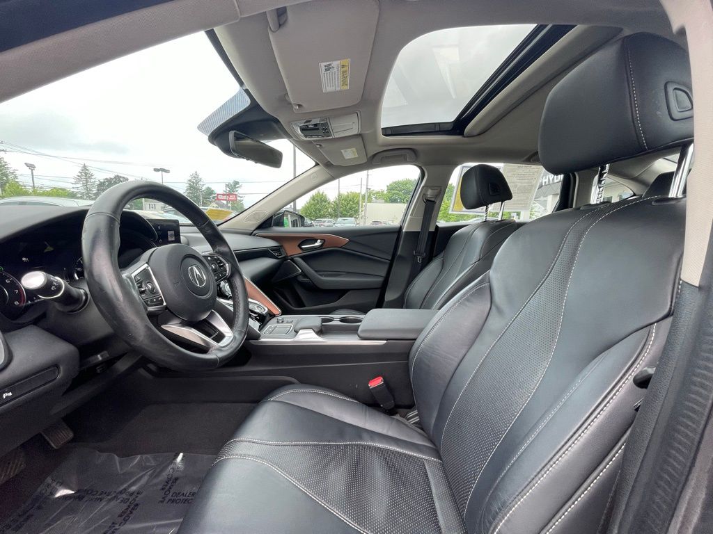 Vehicle image 21 of 34
