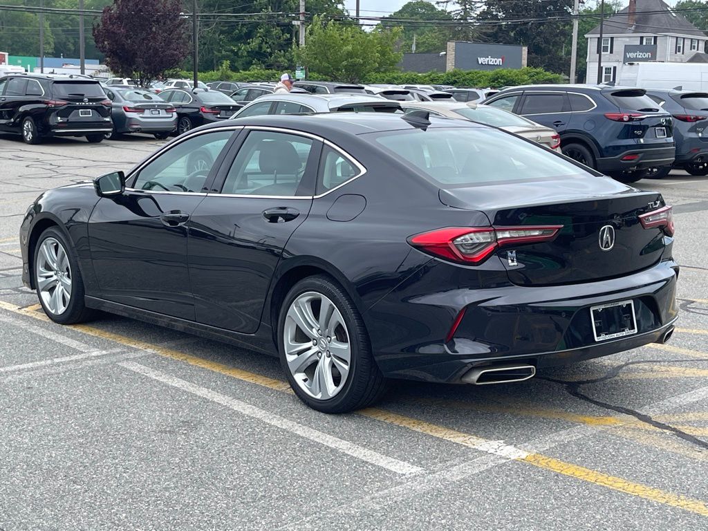 Vehicle image 8 of 34