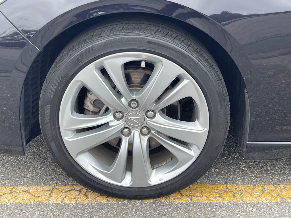 Vehicle image 10 of 34