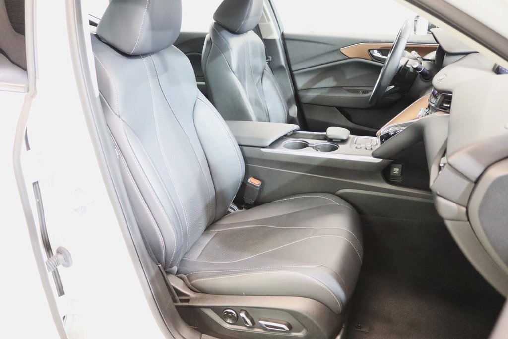 Vehicle image 10 of 28