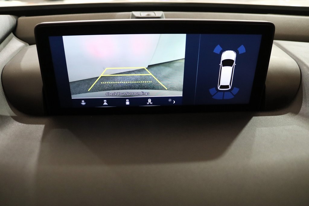 Vehicle image 17 of 28