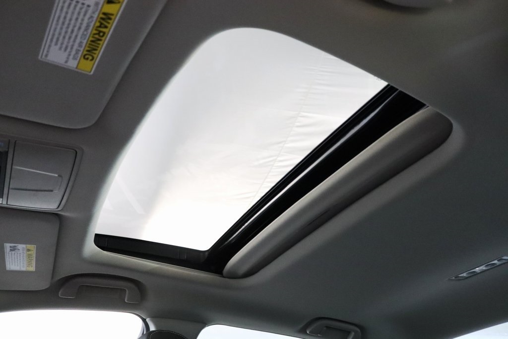 Vehicle image 24 of 28