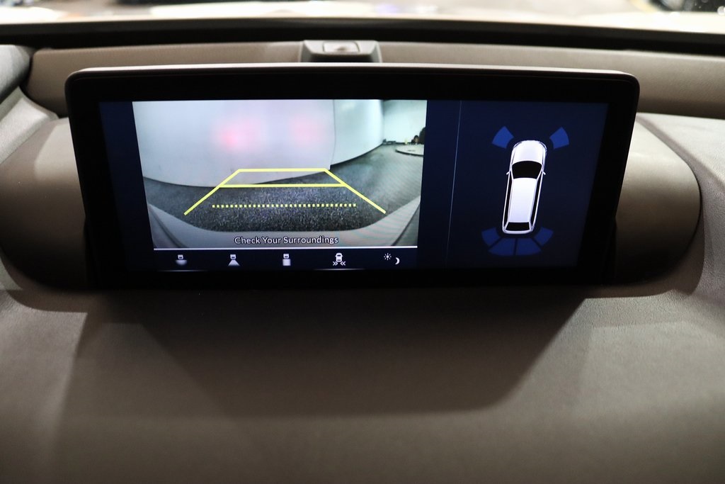 Vehicle image 18 of 28