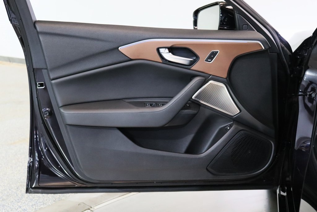 Vehicle image 10 of 27