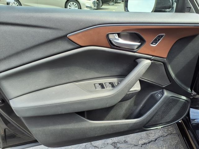 Vehicle image 14 of 29