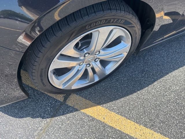 Vehicle image 9 of 19