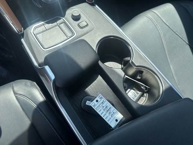 Vehicle image 17 of 19