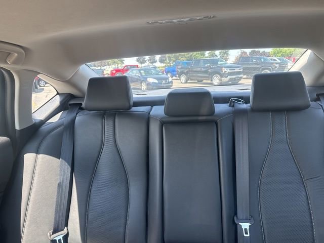 Vehicle image 11 of 19