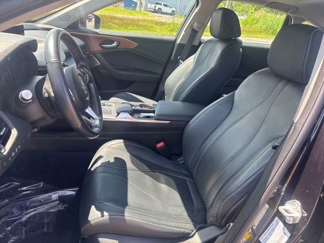 Vehicle image 10 of 19