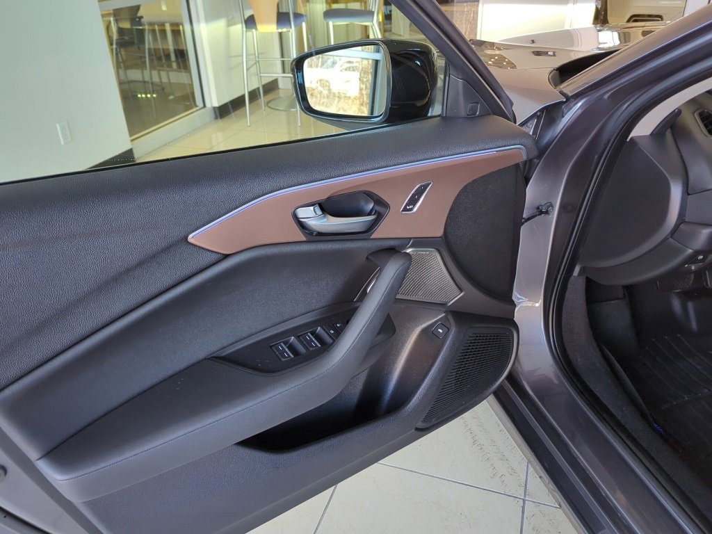 Vehicle image 8 of 53