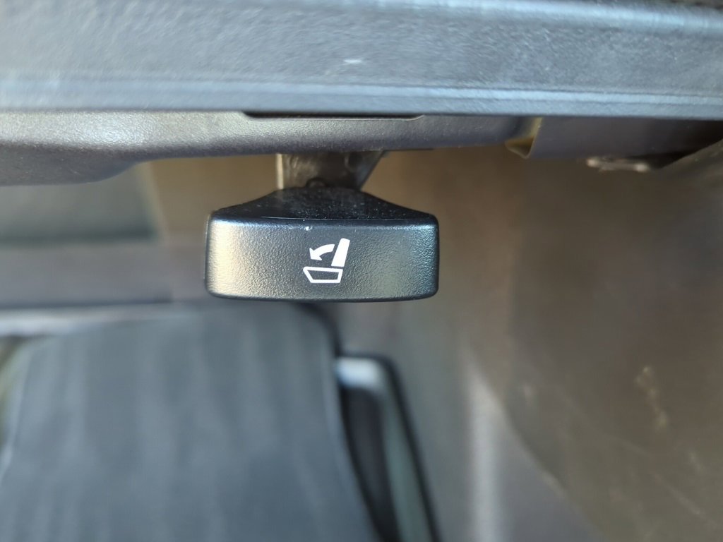 Vehicle image 37 of 53