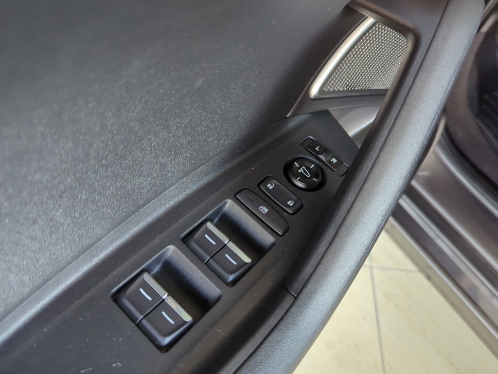 Vehicle image 10 of 53