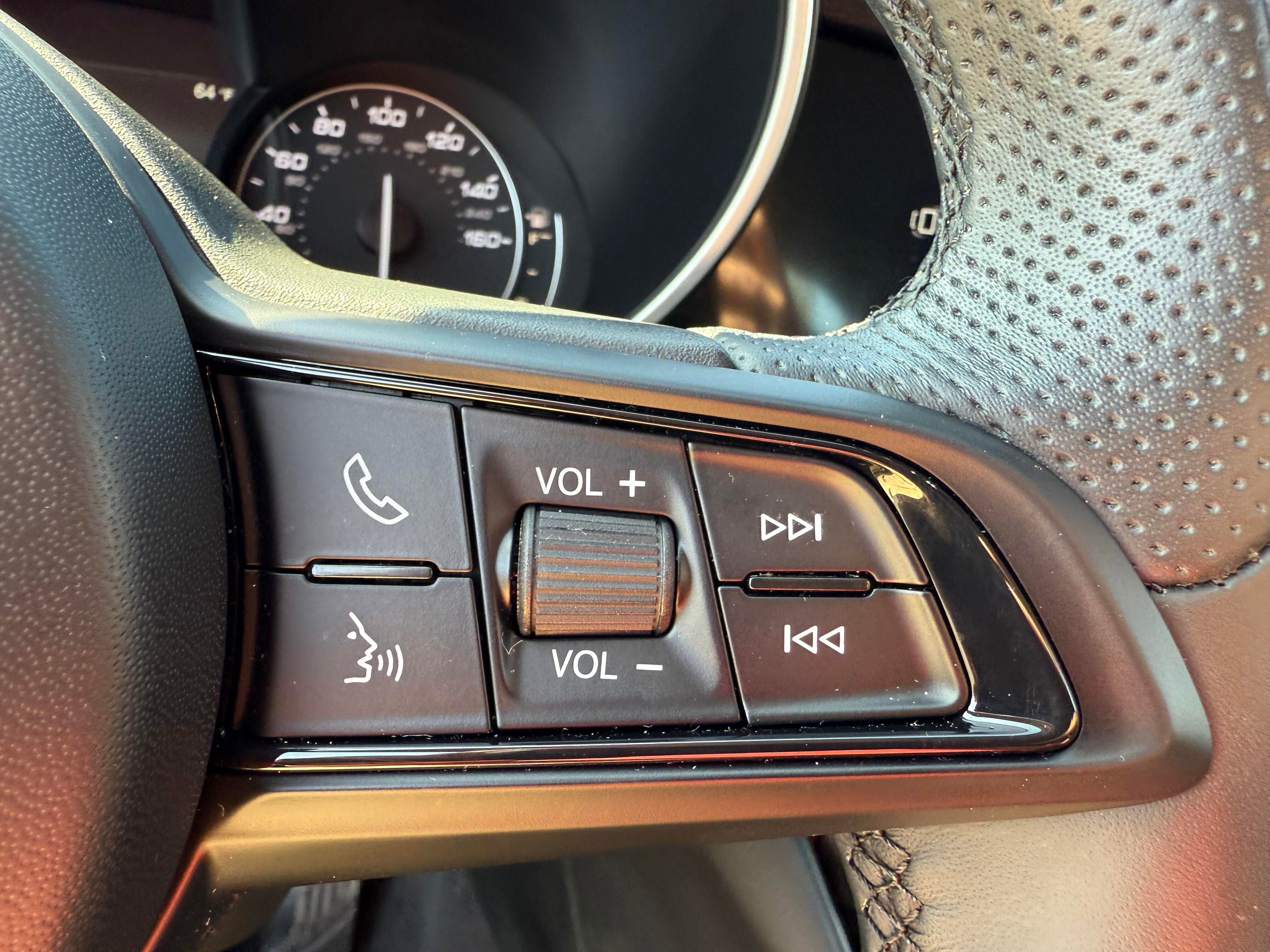 Vehicle image 26 of 30