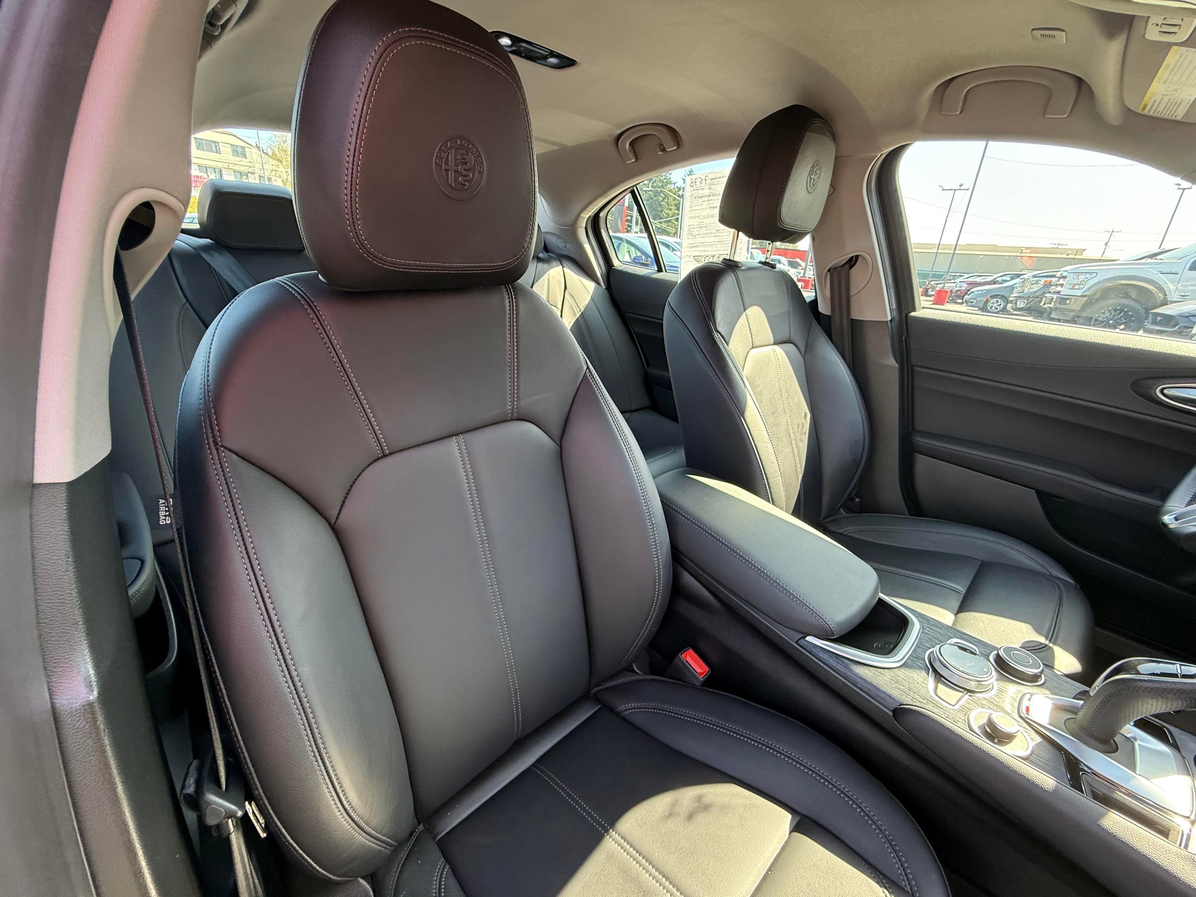 Vehicle image 18 of 30