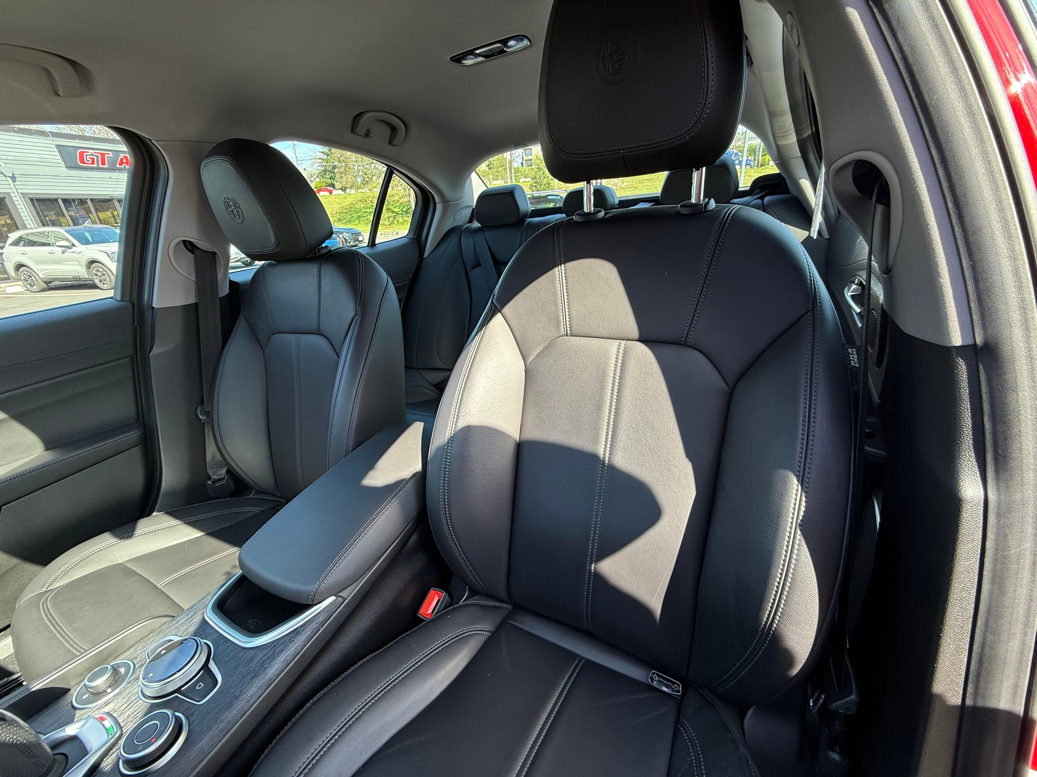 Vehicle image 11 of 30