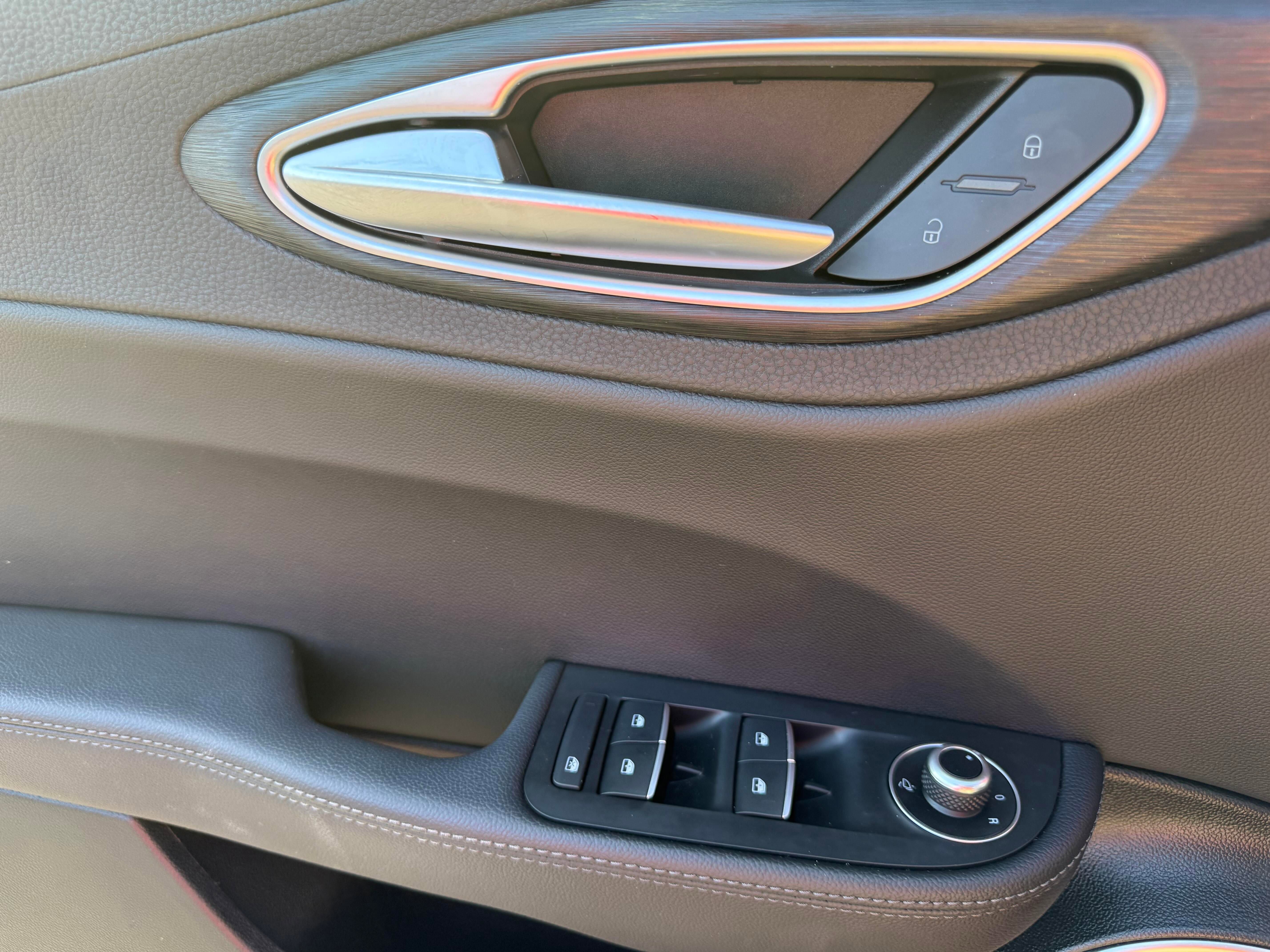 Vehicle image 28 of 30