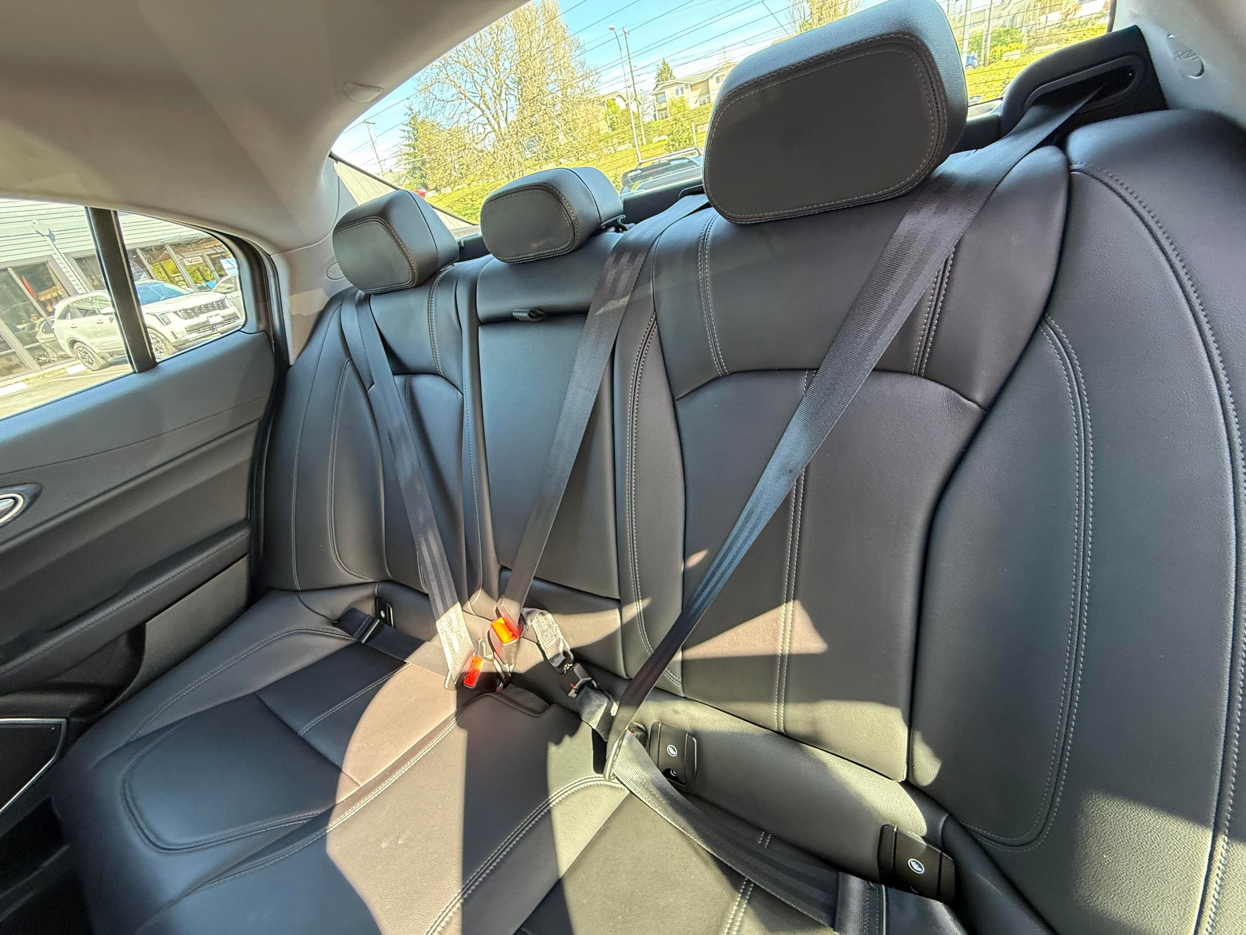 Vehicle image 14 of 30