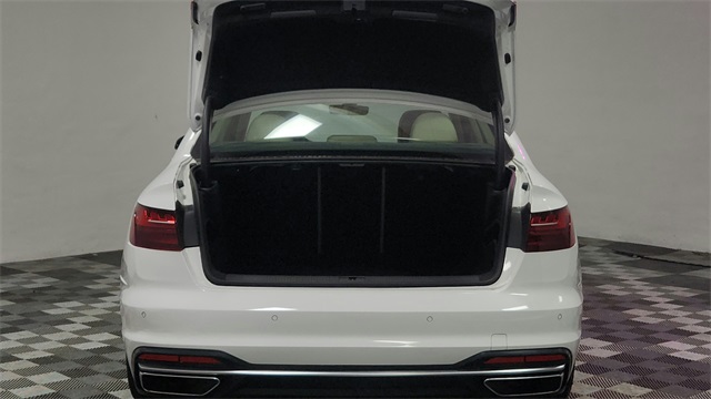 Vehicle image 22 of 27
