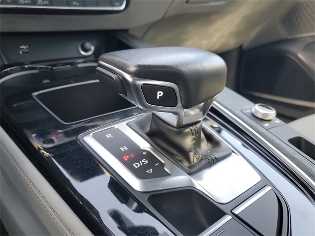 Vehicle image 25 of 30