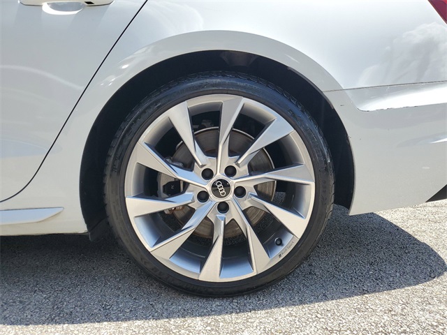 Vehicle image 28 of 30
