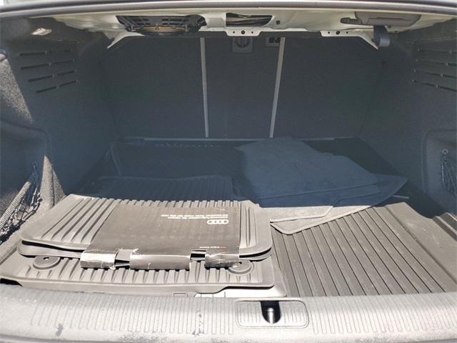 Vehicle image 27 of 30