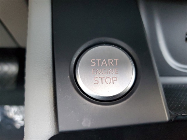 Vehicle image 21 of 30