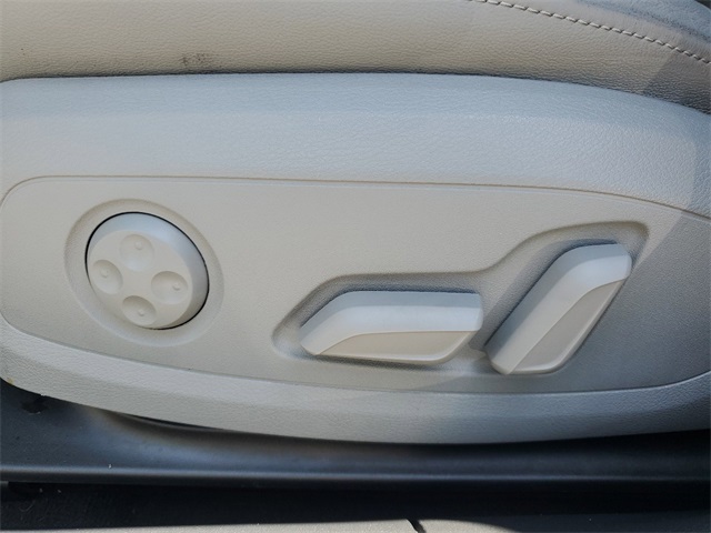 Vehicle image 12 of 30