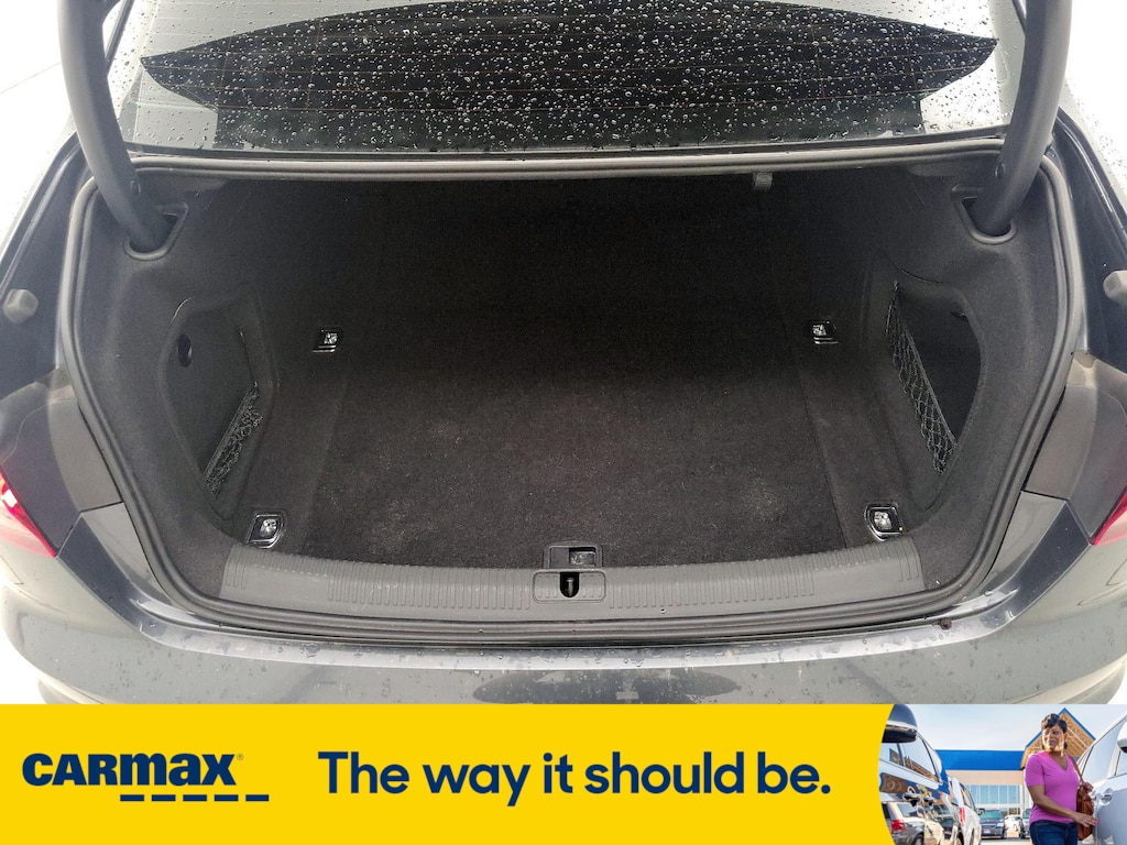 Vehicle image 10 of 28