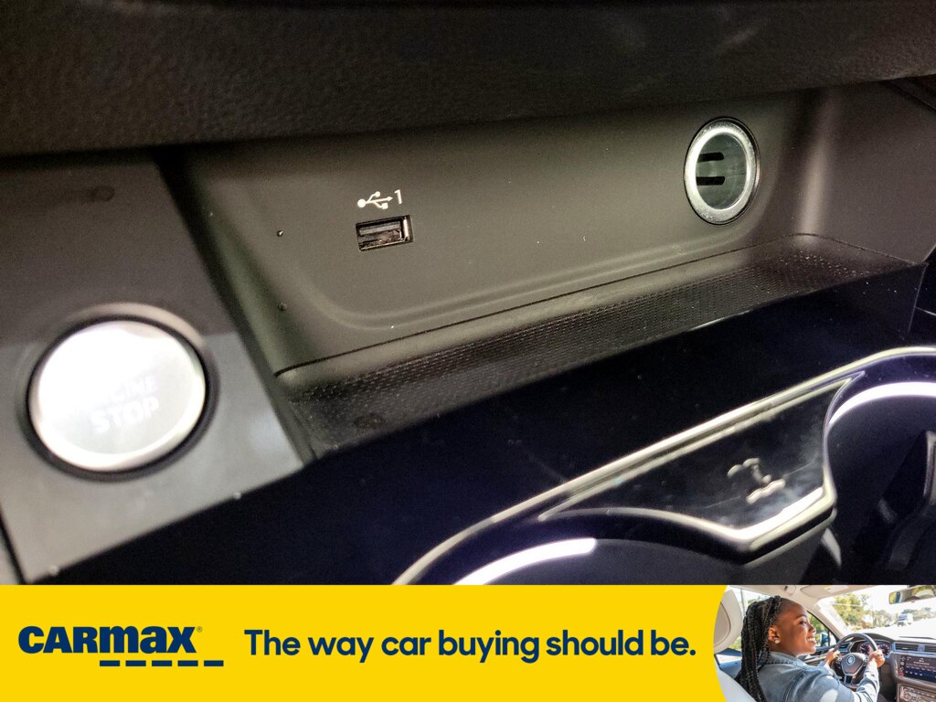 Vehicle image 27 of 28