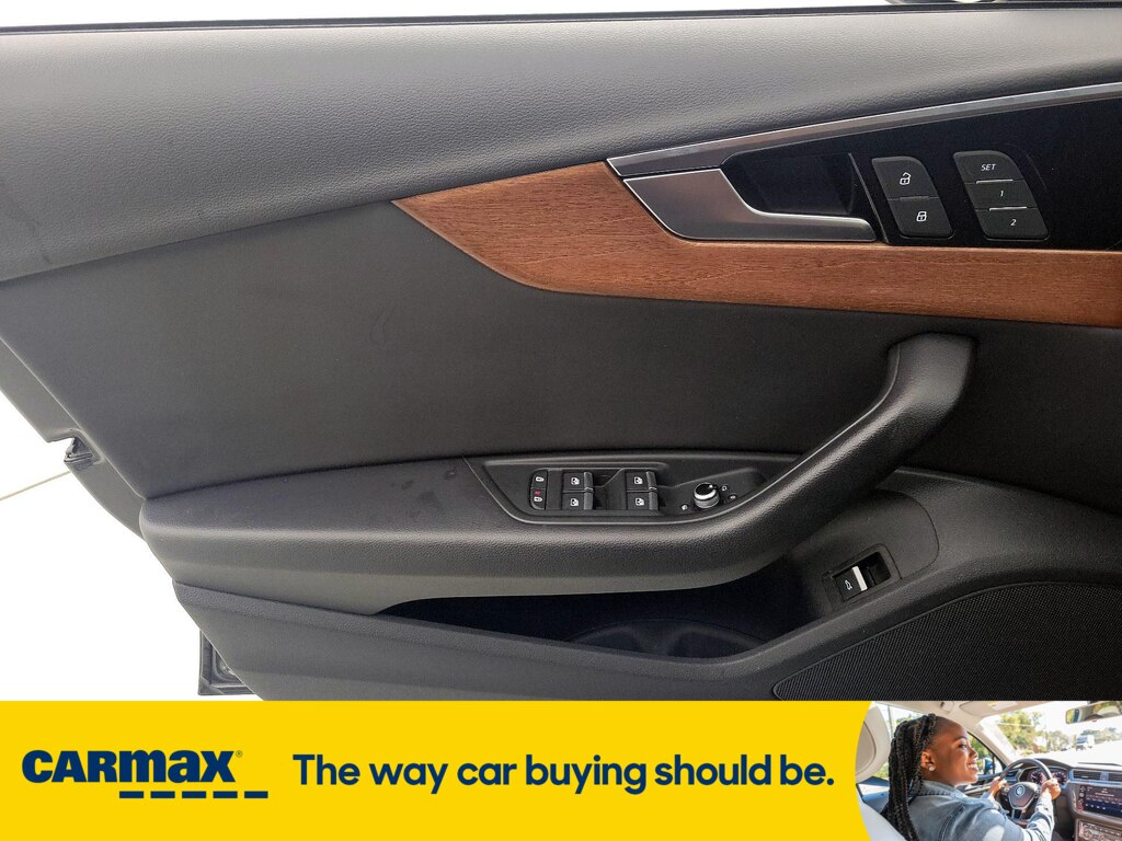 Vehicle image 21 of 28